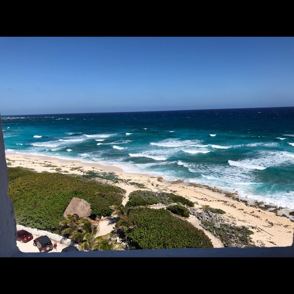 Profile Picture of Lisa Milligan (@bellhoppin) on Poshmark