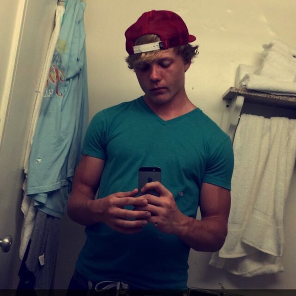 Profile Picture of Tony Siryk (@tonysiryk) on Poshmark