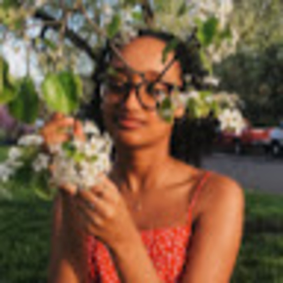 Profile Picture of Jecoliah Kiflu (@jecoliahkiflu) on Poshmark