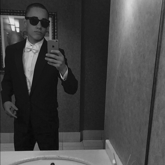 Profile Picture of Antonio Burgin (@antonio_burgin) on Poshmark