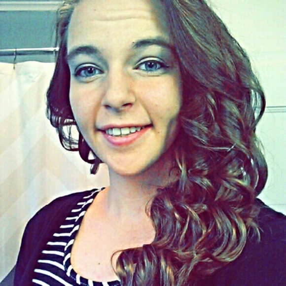 Profile Picture of Maya Huckabone (@maya_huckabone) on Poshmark