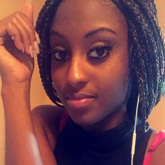 Profile Picture of Kanei Washington (@kaneiwash) on Poshmark