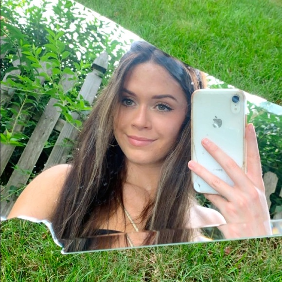 Profile Picture of Maddy Guzzetti (@maddyguzzetti) on Poshmark