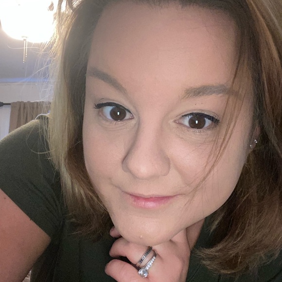 Profile Picture of Stevie Cinqmars (@scinqmars89) on Poshmark