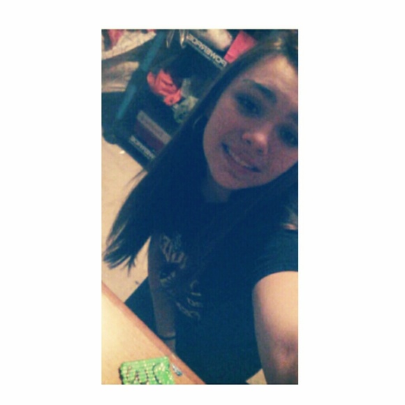 Profile Picture of Katelyn Rowsell (@basicallykate_) on Poshmark