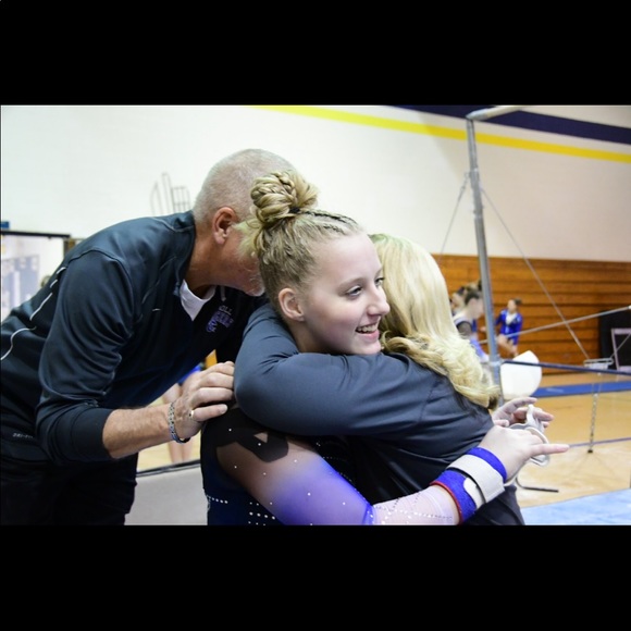 Profile Picture of Bella Hoogland (@bellee_) on Poshmark