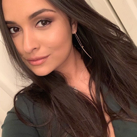 Profile Picture of Tori Osborne (@torilauren) on Poshmark