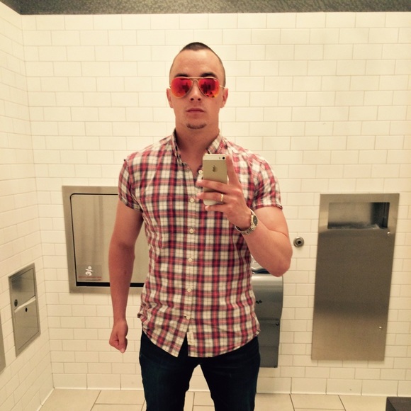 Profile Picture of Matthew Rich (@kidrich666) on Poshmark