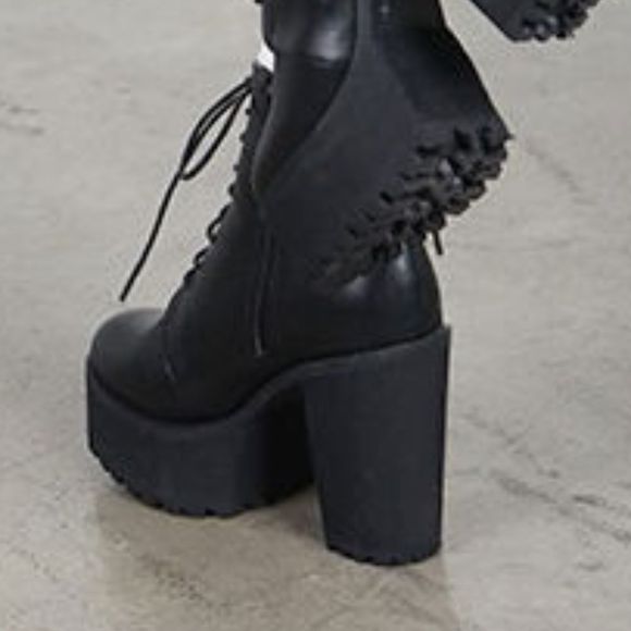 Profile Picture of Jiyoon Chung (@qhdqhd79) on Poshmark