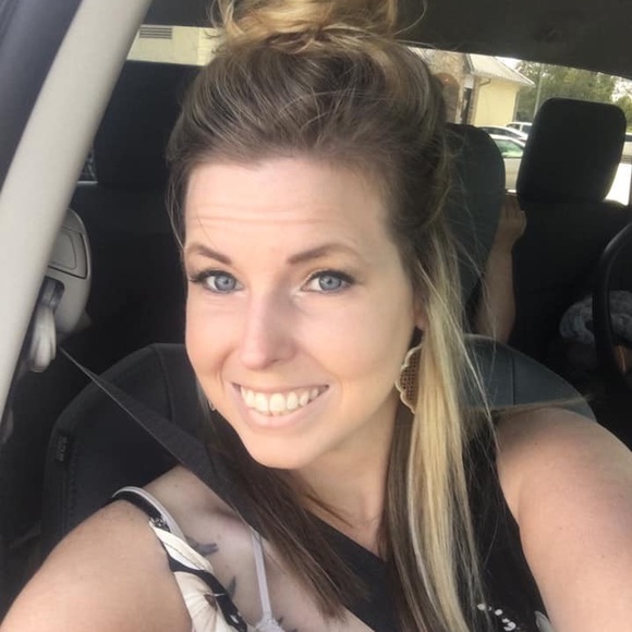 Profile Picture of Paula Reeves (@paulareeves2612) on Poshmark