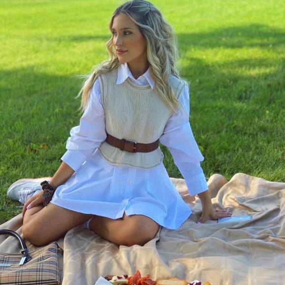 Profile Picture of Kelly Arkinson (@kellyarkinson) on Poshmark