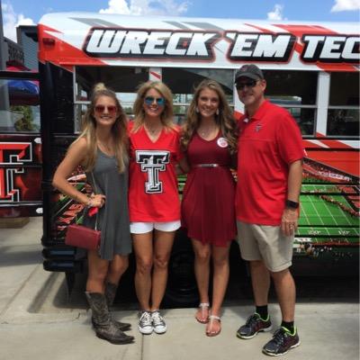 Profile Picture of Claudia Bradley (@BradleyClodhop) on Twitter