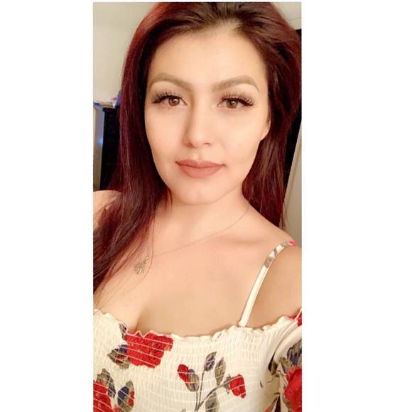 Profile Picture of Iris Valencia (@iriscausor) on Poshmark