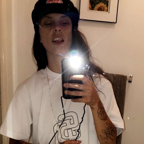 Profile Picture of Ariel Toves (@arieltoves) on Poshmark