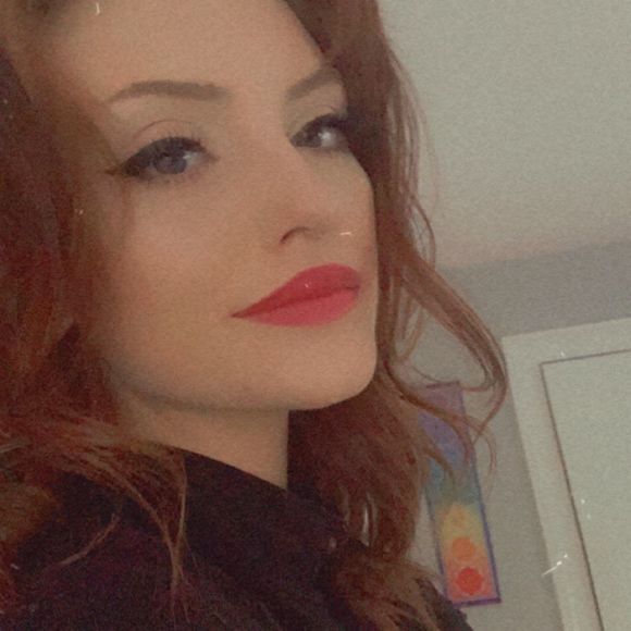 Profile Picture of Julie Baronowski (@toodlesrocks) on Poshmark