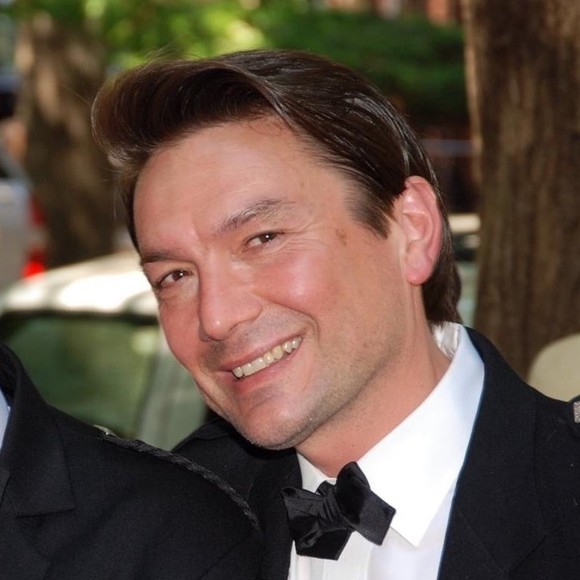 Profile Picture of David Bach-andrews (@davidevny) on Poshmark