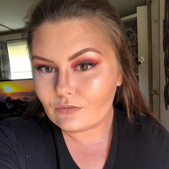 Profile Picture of Leah Huskey (@mommamia18) on Poshmark