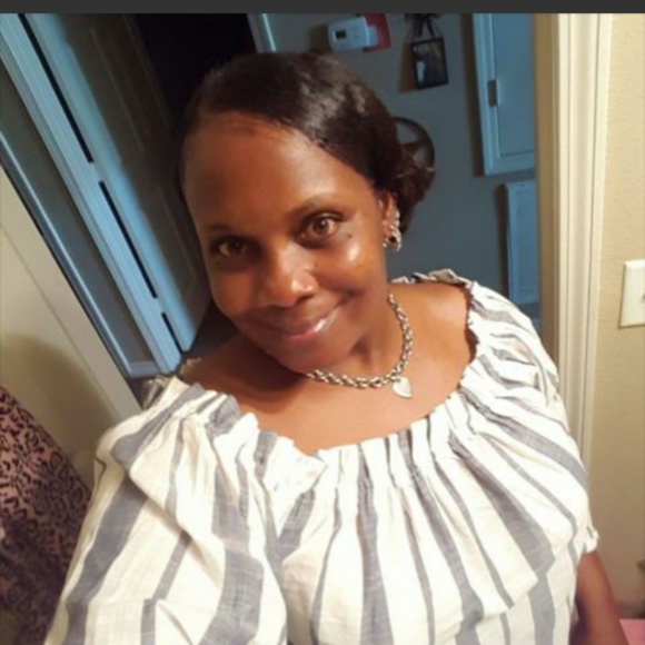 Profile Picture of Alberta Walker (@sexiblak) on Poshmark