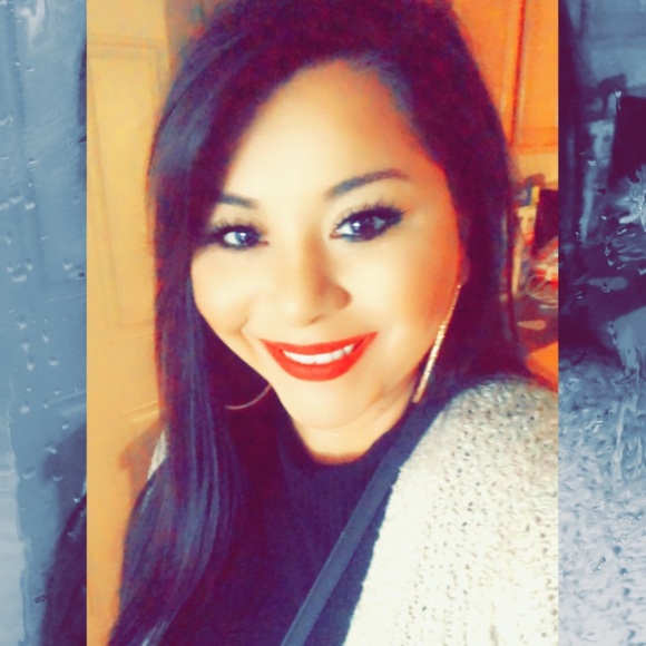 Profile Picture of Val Serrano (@queenin86) on Poshmark