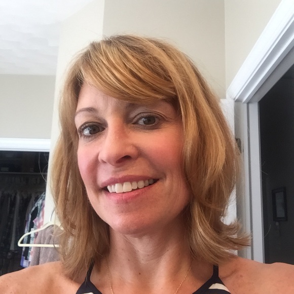 Profile Picture of Suzanne Adcook (@smisuz) on Poshmark