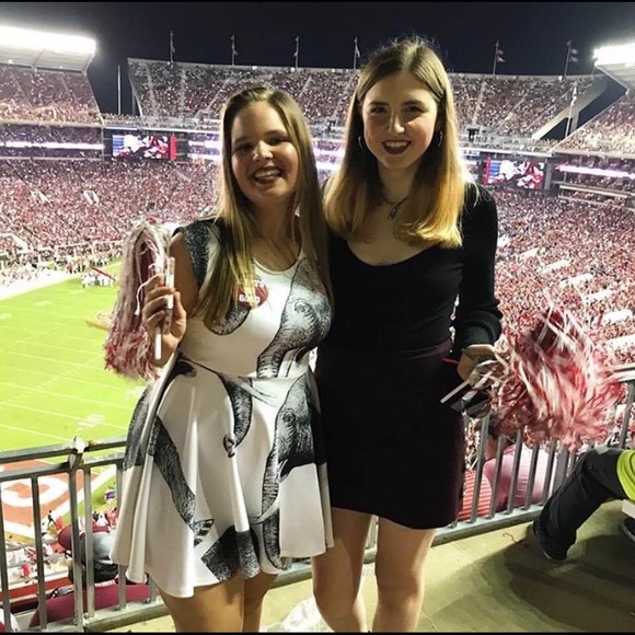 Profile Picture of Claire Morgan (@clairemorg) on Poshmark