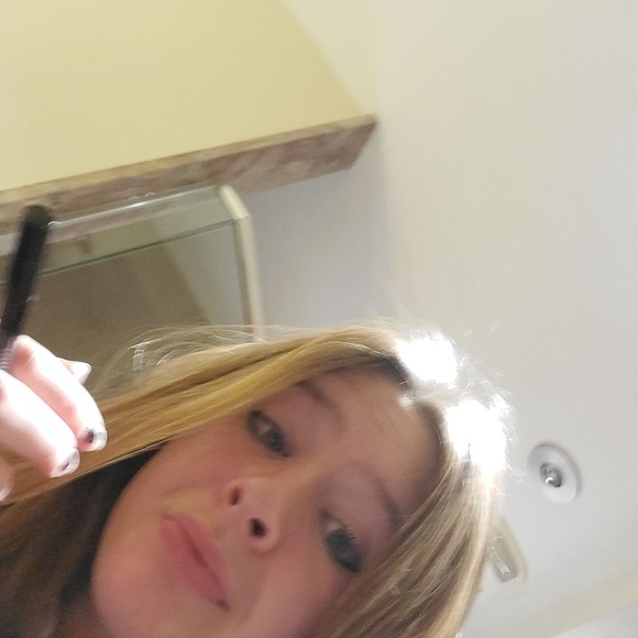 Profile Picture of Ally Ostrander (@ally_ur_fav) on Poshmark