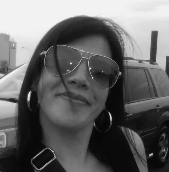 Profile Picture of Carolyn Ialongo (@bigc21781) on Poshmark