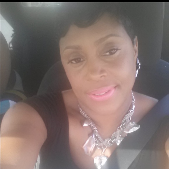 Profile Picture of Shernora Amanor (@nornor8) on Poshmark