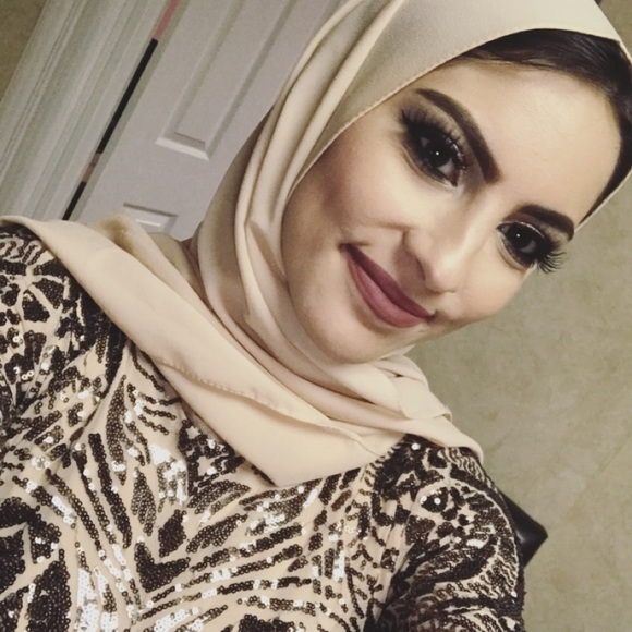 Profile Picture of Yasmeen Zeidan (@zeidan_97) on Poshmark