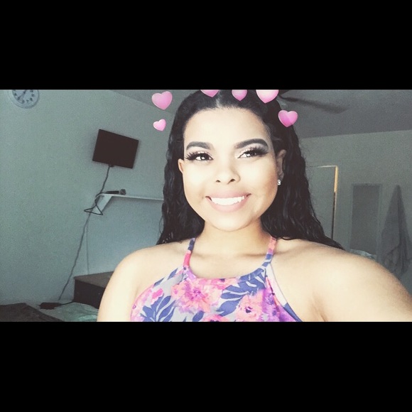 Profile Picture of Alexa Cadle (@bratzzzcadle) on Poshmark