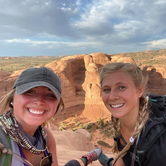 Profile Picture of Bailey Foesch (@baileyfoesch) on Poshmark