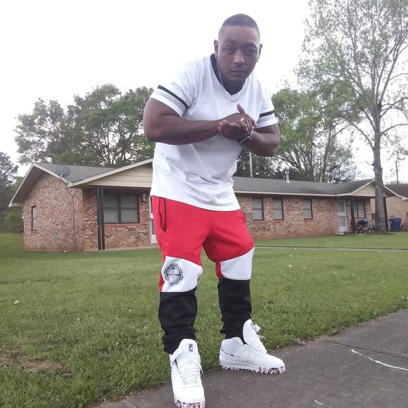 Profile Picture of Darnell Sampson (@darnellsampson) on Poshmark