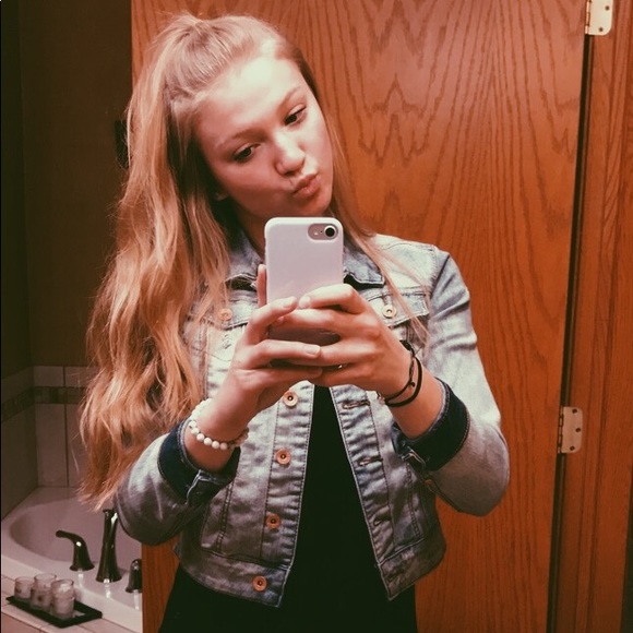 Profile Picture of Josie Binversie (@josiebin3) on Poshmark