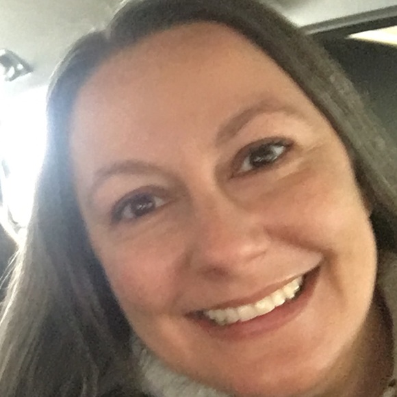 Profile Picture of Melanie Heathcoat (@mhcoat) on Poshmark