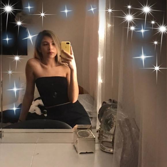 Profile Picture of Danna Clapes (@dannaclapes) on Poshmark