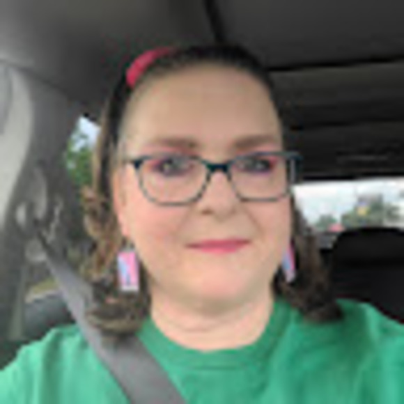 Profile Picture of Kim Crow (@cookiequeen70) on Poshmark
