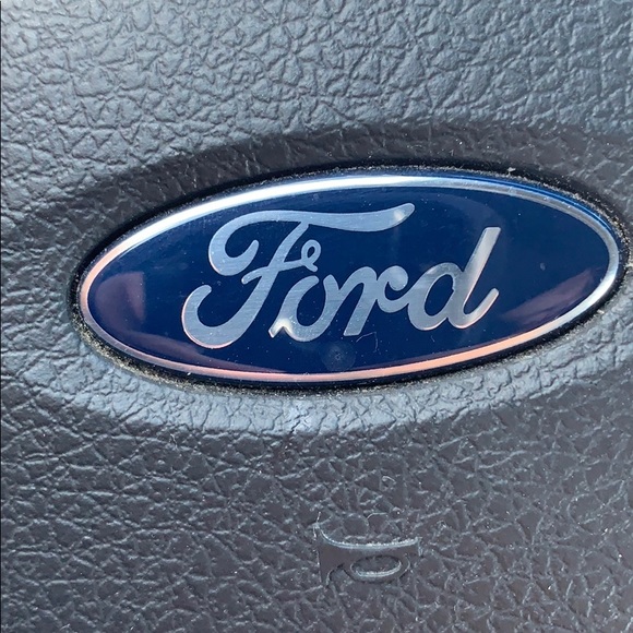 Profile Picture of Mark Perez (@mperez311) on Poshmark