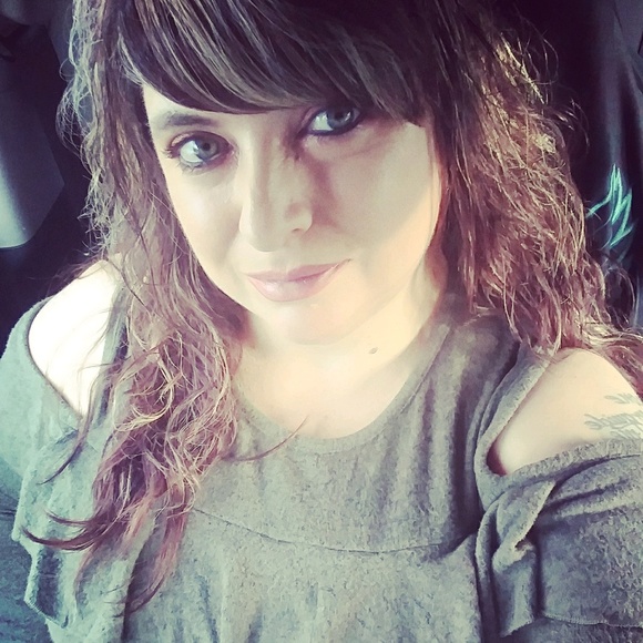 Profile Picture of Kristel Alvarez (@krissakaye) on Poshmark