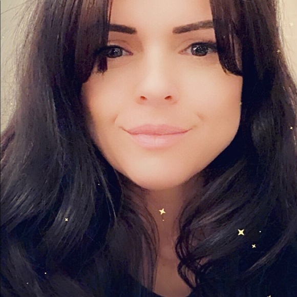Profile Picture of Cindy Gawelczyk (@cinlg1977) on Poshmark