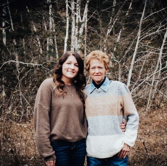 Profile Picture of Jena Konichek (@jenakonichek) on Poshmark