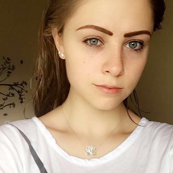 Kya Heinze - Poshmark Profile Picture of Kya Heinze (@kya_heinze) on Poshmark