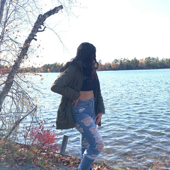 Profile Picture of Hannah Forest (@hannah_foresttt) on Poshmark