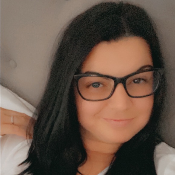 Profile Picture of Stephanie Brozena (@stellabrozena) on Poshmark