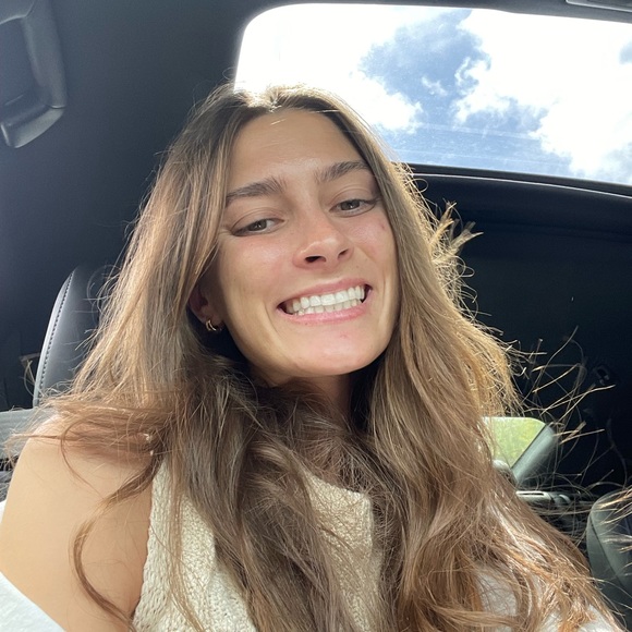 Profile Picture of Mariana Puyu (@marianapuyu) on Poshmark