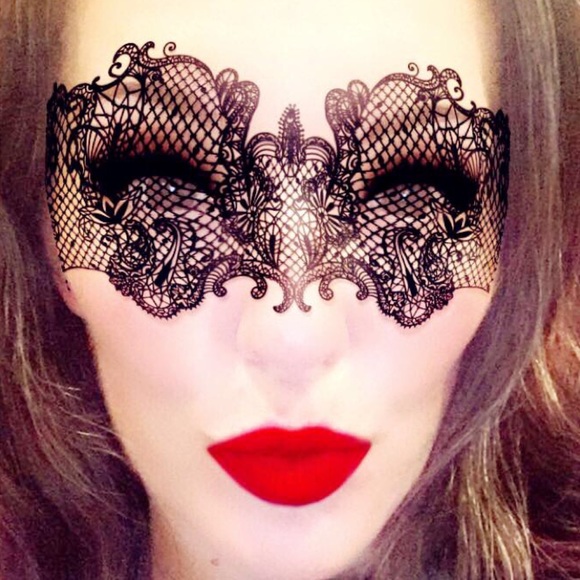 Profile Picture of Kerri Alexander (@sgh1843) on Poshmark