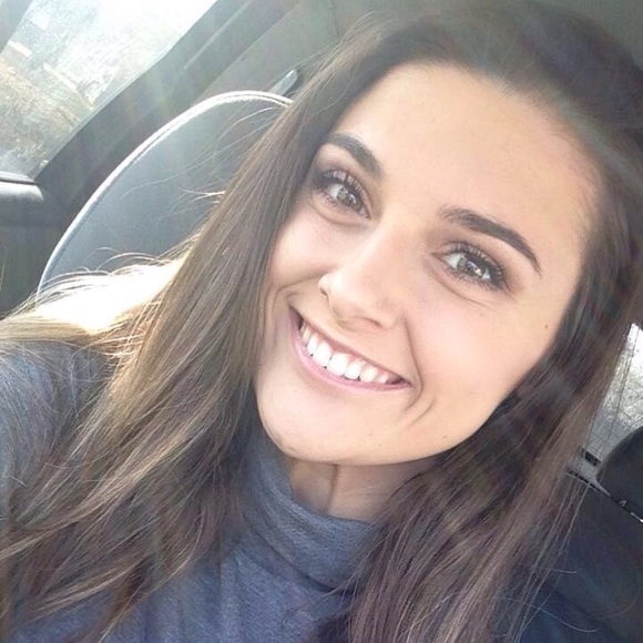 Profile Picture of Erica Schuelke (@ericaschuelke) on Poshmark