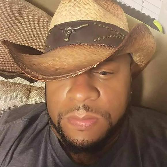 Profile Picture of Lucious Franklin (@luciousfranklin) on Poshmark