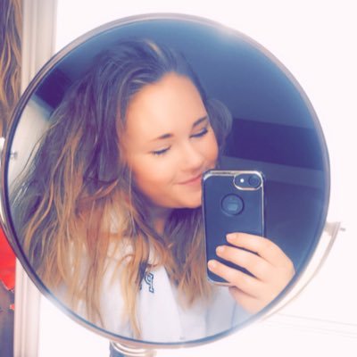 Profile Picture of Lilly Albert (@lillyalbert98) on Twitter