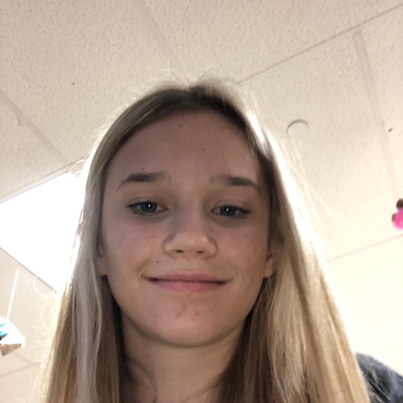 Profile Picture of Julia Hixson (@juliahixson) on Poshmark