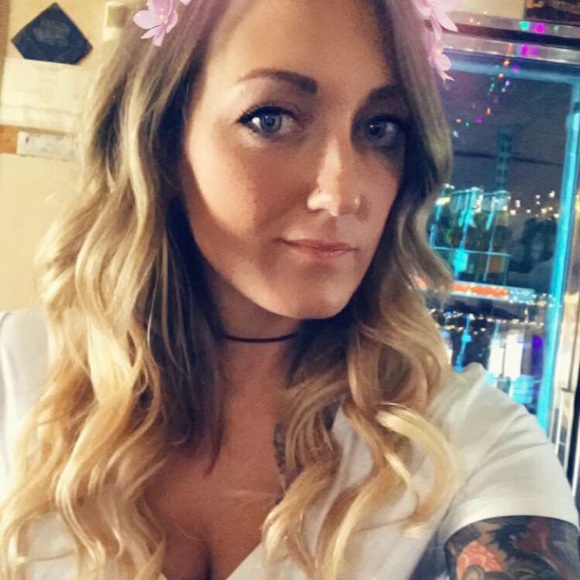 Profile Picture of Cassi Meagher (@cassigirl926) on Poshmark